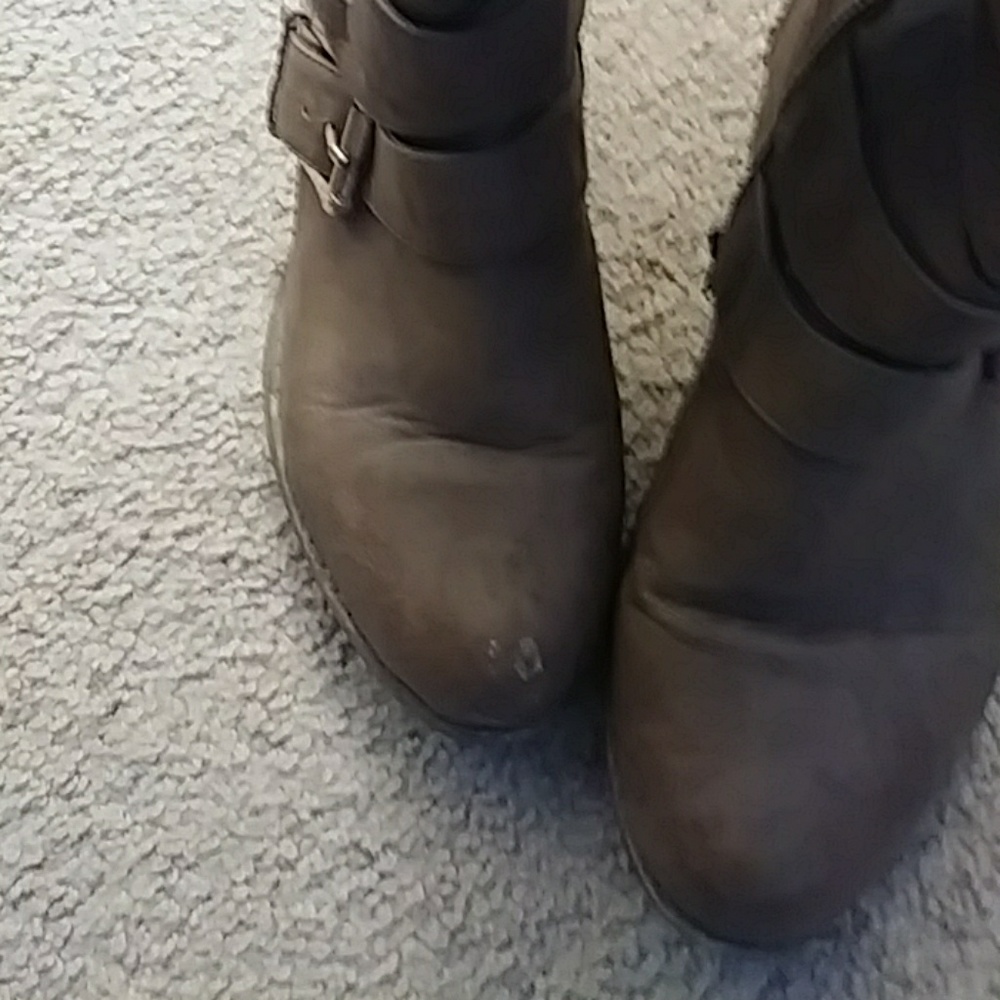 Boots - Picture 3 of 3